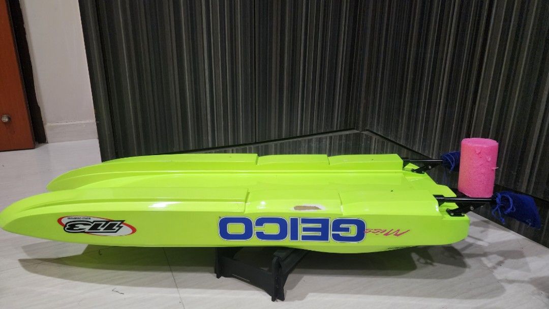 Miss GEICO Zelos 36