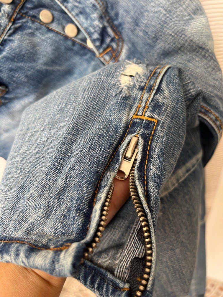 MNML JEANS (Category: Jeans) located in Cainta. Submitted by prelovedtobelovedauthentic (Listing ID 1270456829, Image 2). Description: dimension: waist (size 30) 16inches leg - 9.5inches wide length 36inches.