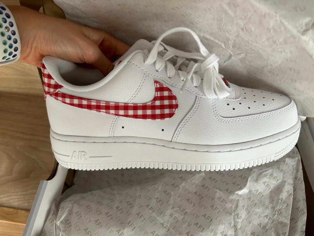 Nike Air Force 1 07 ESS TREND white mystic red