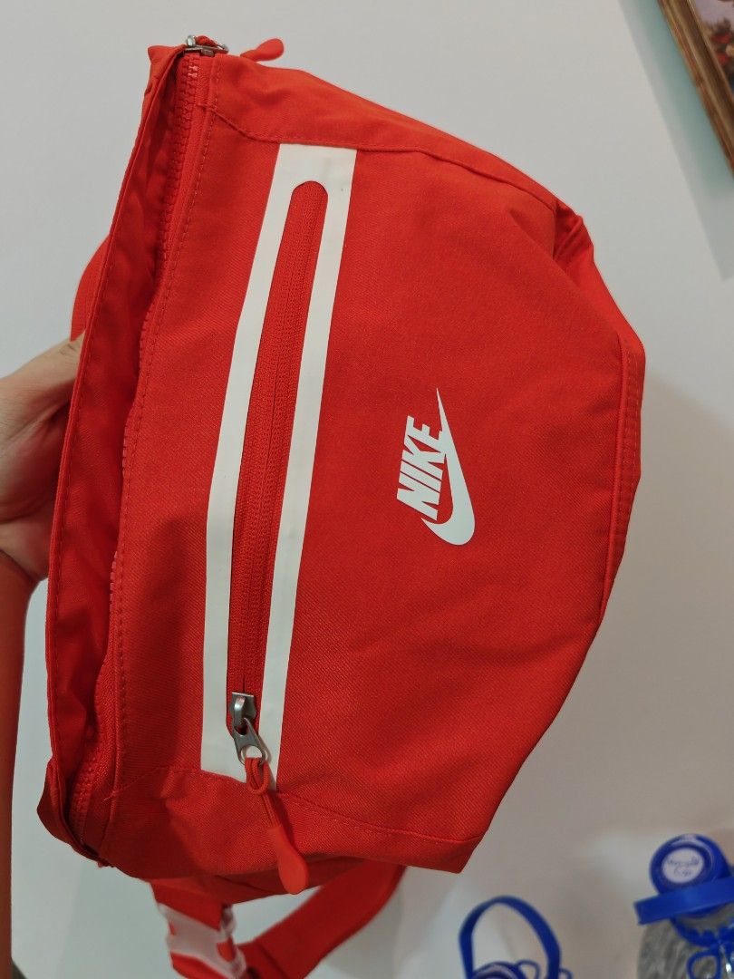Big nike hotsell fanny pack