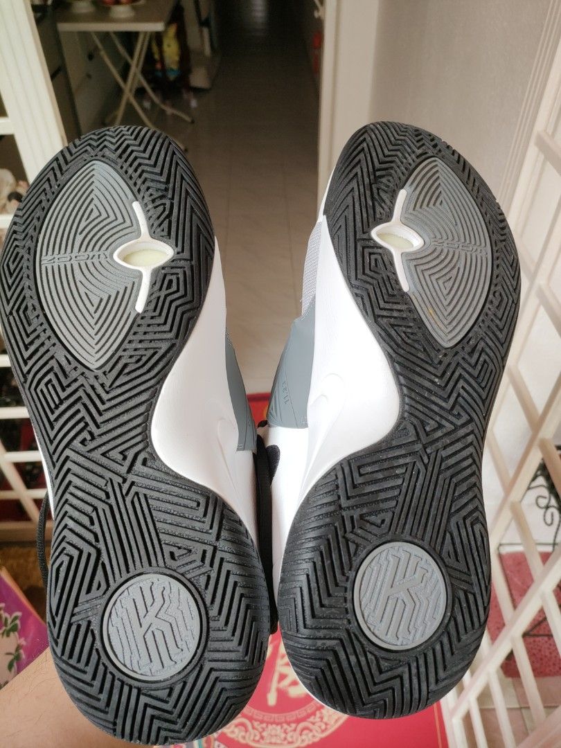Nike flytrap (Category: Sneakers & Footwear) located in Singapore. Submitted by darren96 (Listing ID 1263729319, Image 3). Description: worn a few times but without box.
