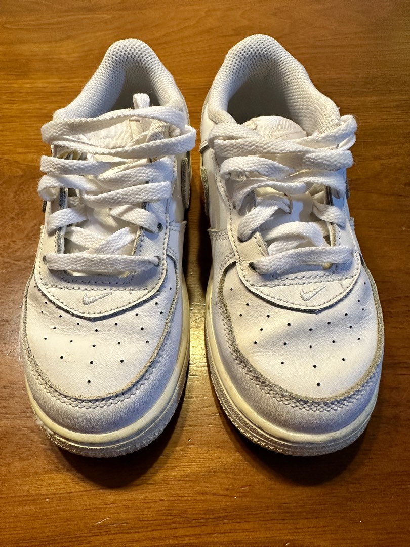 white nike shoes kids