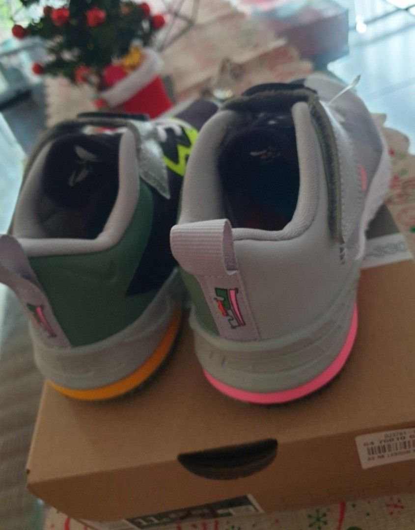 looney tunes nike shoes