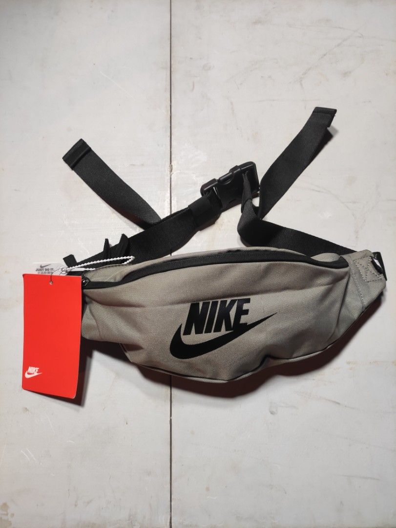 Nike Swoosh Sling Bag