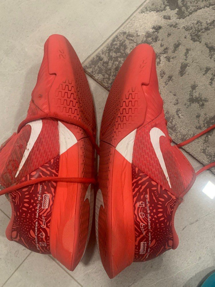 Maroon nike top tennis shoes
