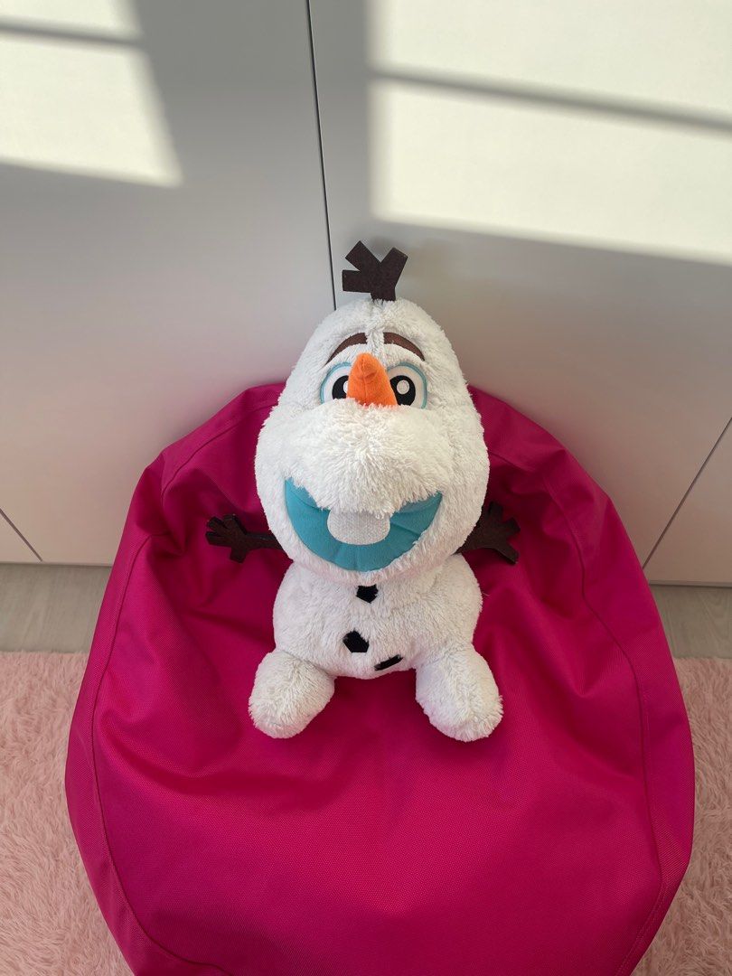 Olaf deals bean bag