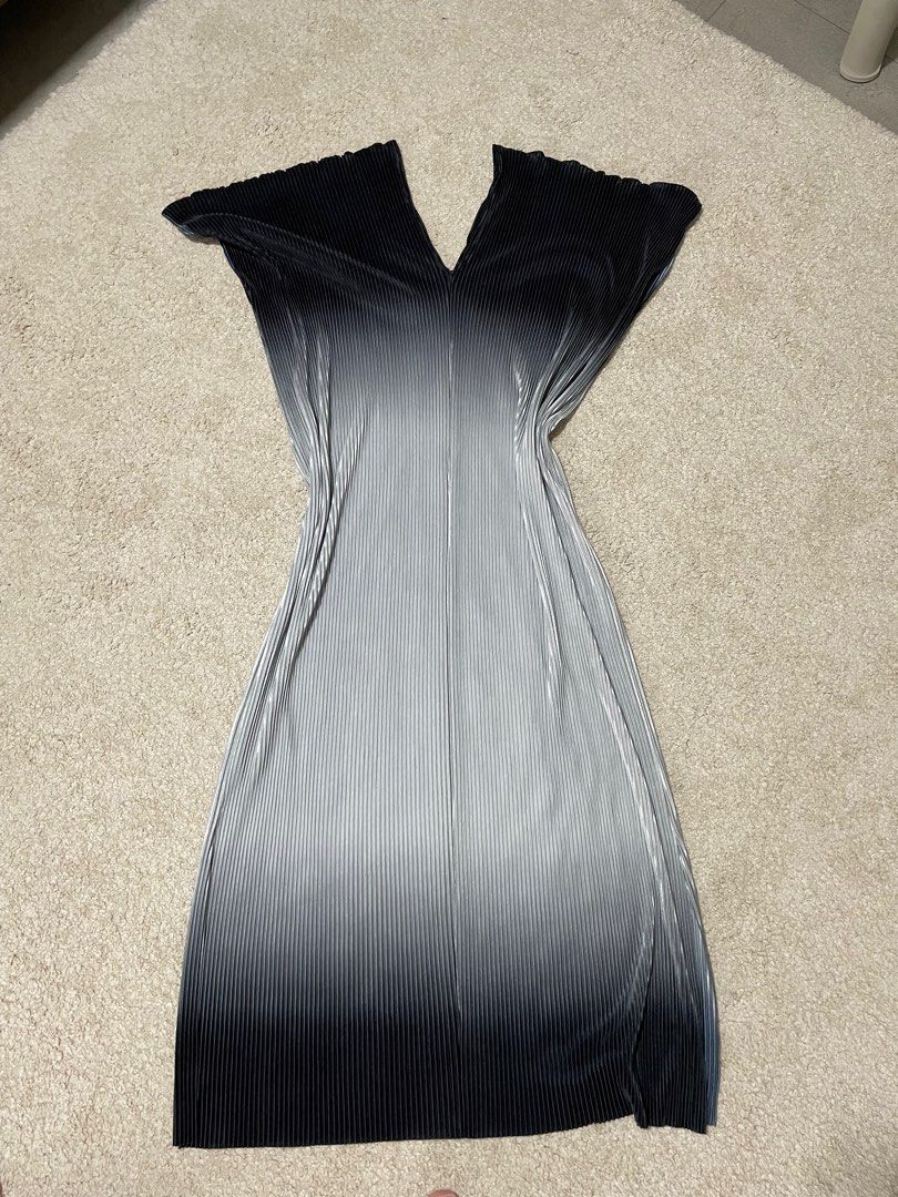 grey ombre tiedye max pleated dress Women s Fashion Dresses