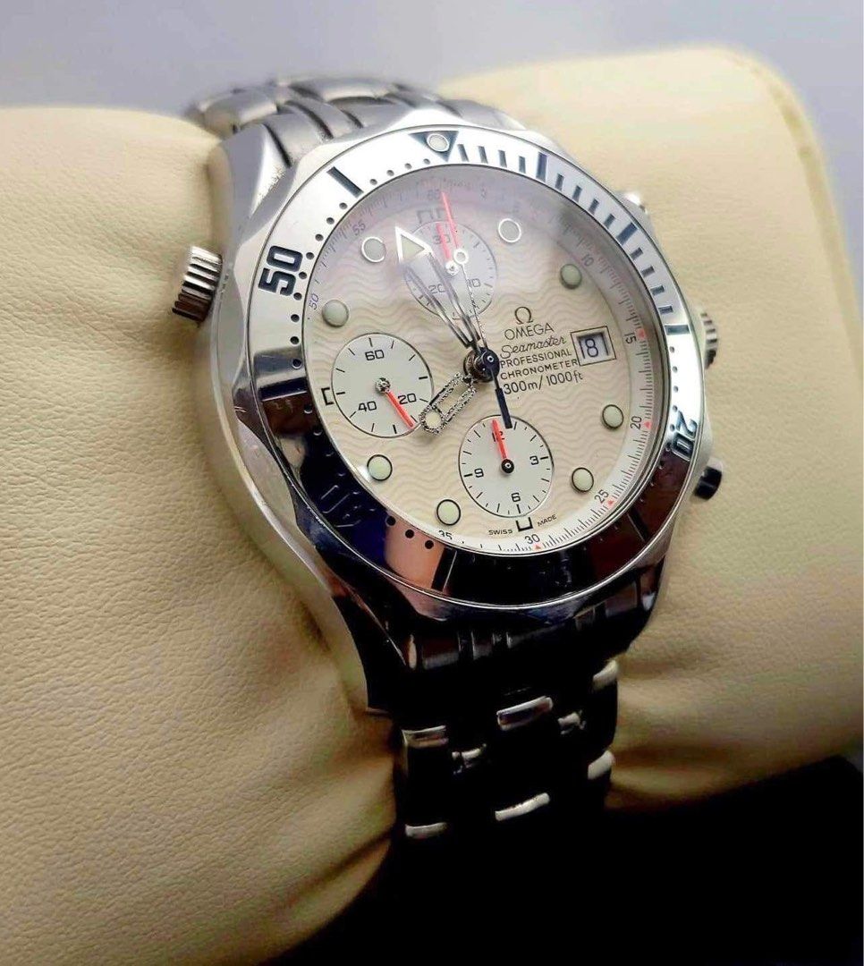 Omega Seamaster (Category: Luxury Watches) located in Manila. Submitted by donijosemiguel (Listing ID 1270575942, Image 2). Description: RARE Omega Seamaster 300m Chronograph 41mm Stainless Steel White Wave Orange Tip Dial Complete set 2598.20.00 .