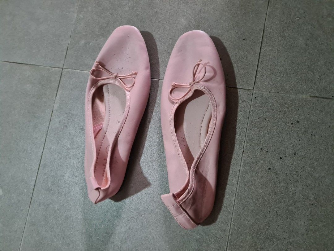 Girls pink deals flat shoes