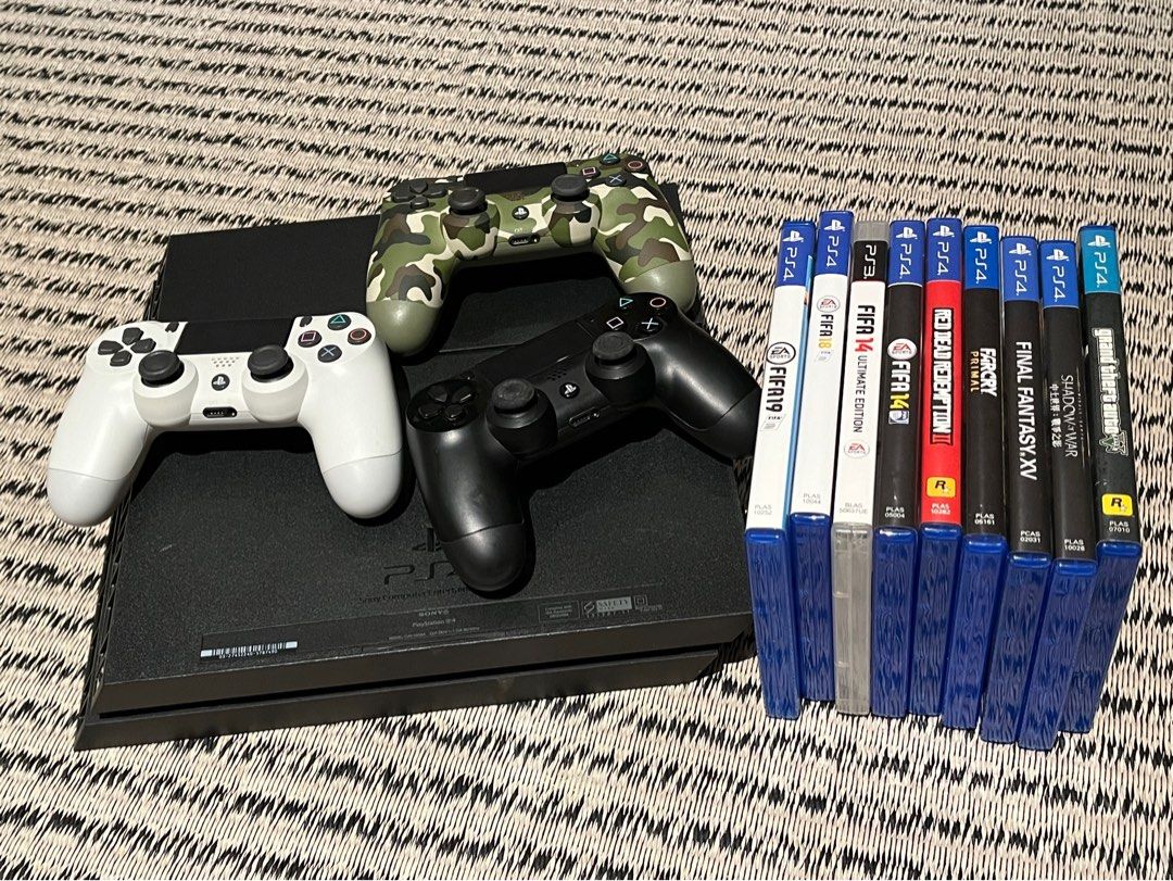 Ps4 with 3 deals controllers