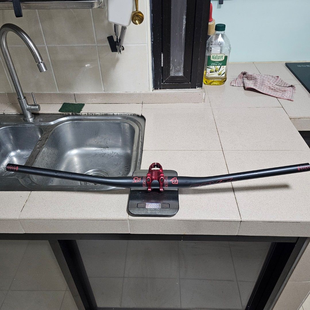 Race Face Next R MTB Carbon Handlebars with MTB Alloy Stem Sports
