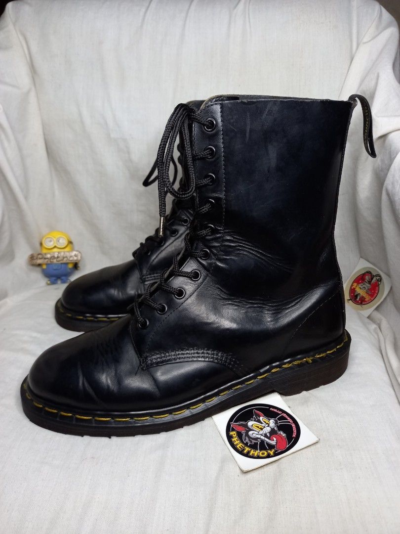 Sepatu boot dr marten original online