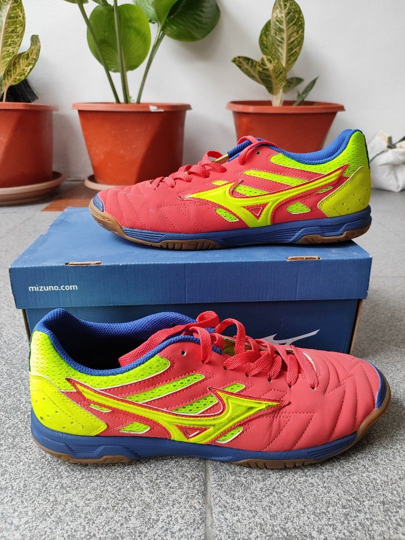 Sepatu futsal mizuno sales merah