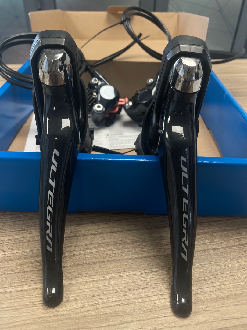 Shimano Ultegra R8000 shifters pair (disc brakes), Sports Equipment
