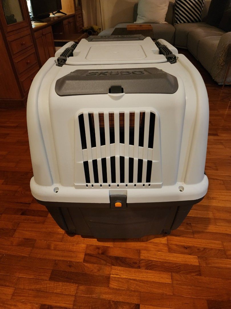 Skudo Dog Carrier, Pet Supplies, Homes & Other Pet Accessories on Carousell