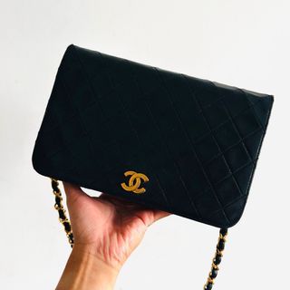 STEAL ❤️ Chanel Black GHW Small Classic Single Full Flap Quilted Lambskin CC Logo Vintage Shoulder Sling Bag Pre Series Authentic