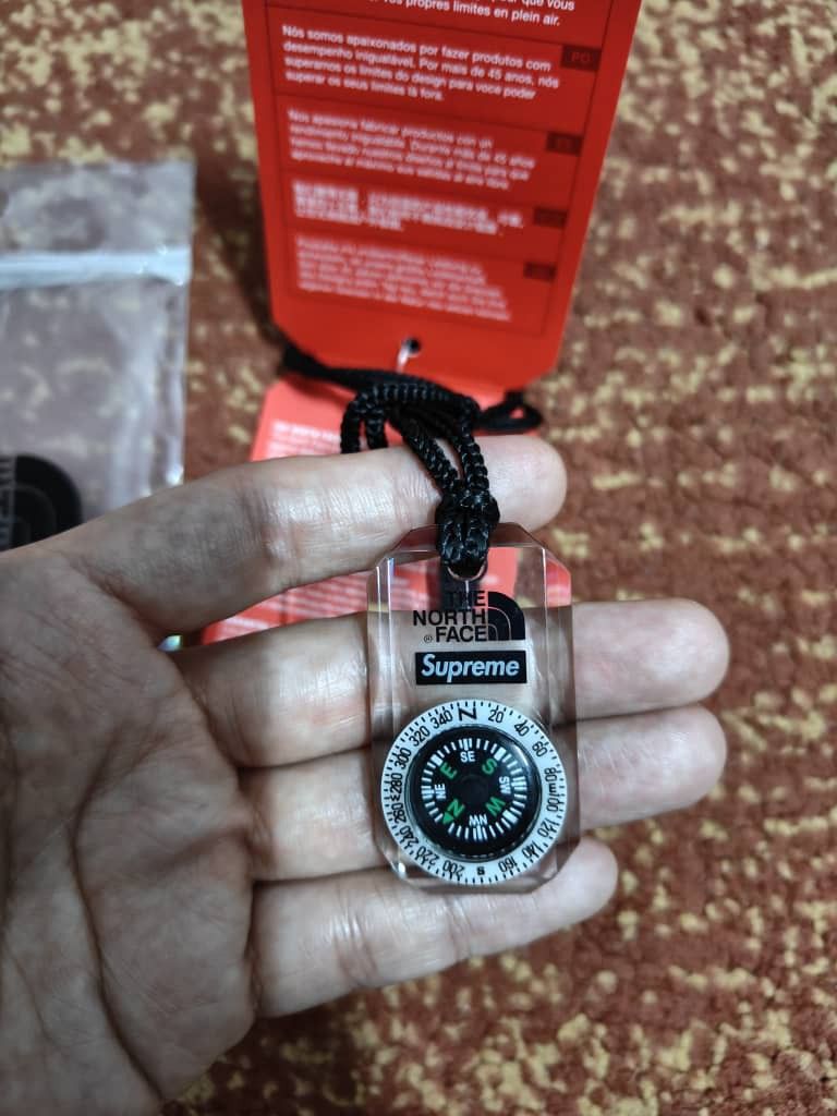 Supreme the north face compass necklace online