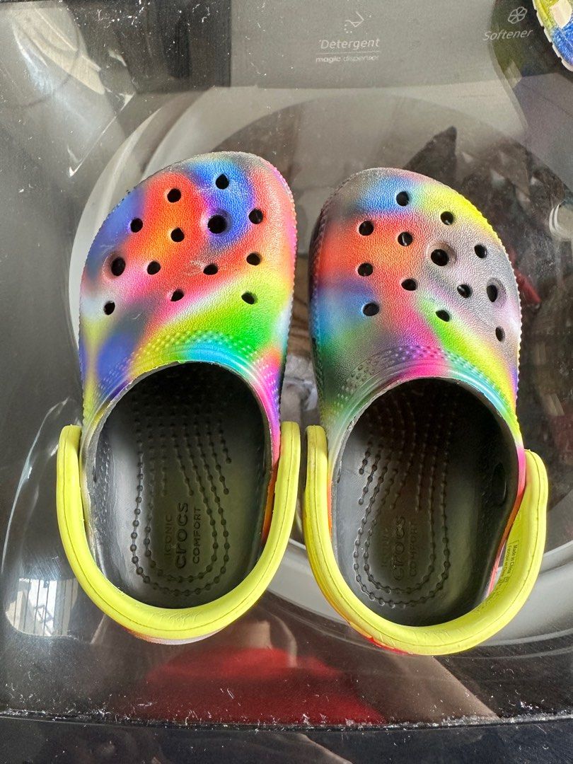 20 crocs discount