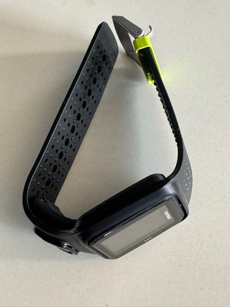 TomTom 8RS00 GPS watch Mobile Phones Gadgets Wearables Smart