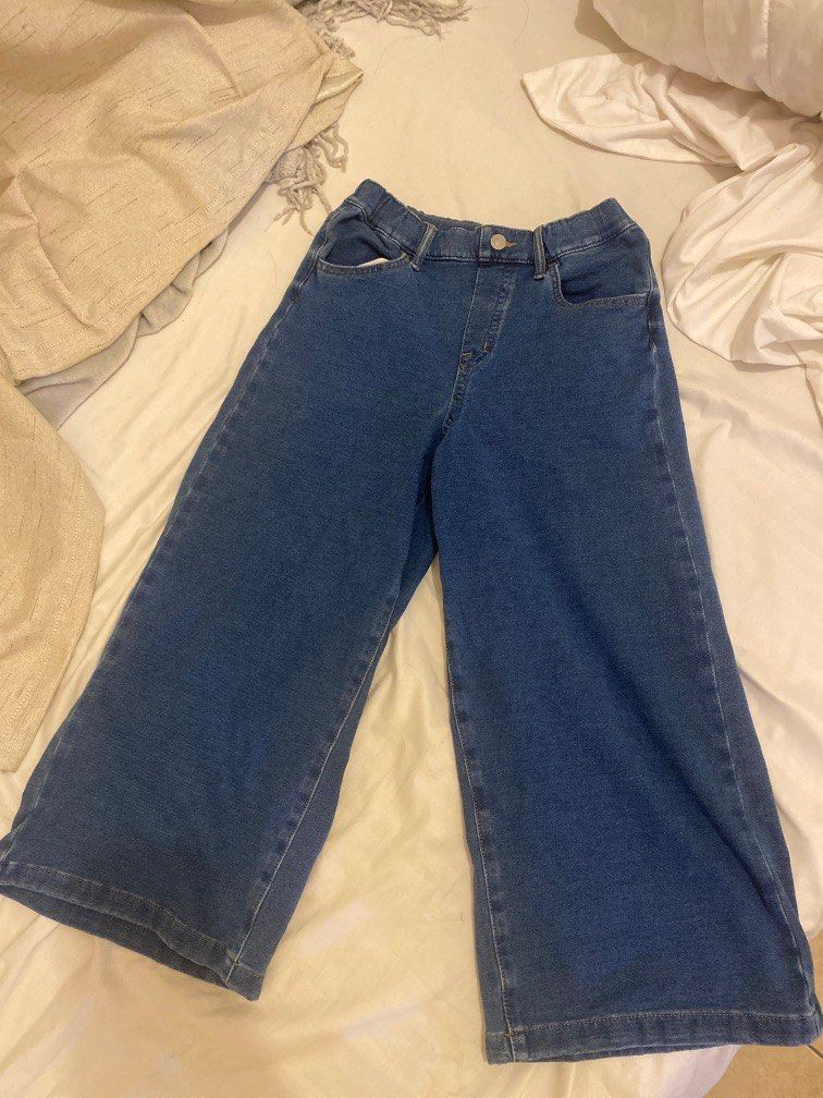 UNIQLO DENIM CULOTTES (Category: Other Bottoms) located in Manila. Submitted by maxp413 (Listing ID 1270570518, Image 1). Description: UNIQLO CULOTTES SIZE 140 WILL FIT XS (WAIST 22-24) Super nice fit especially for petite women :) .