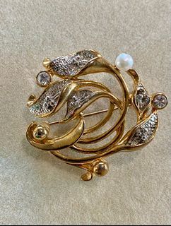 🇫🇷VINTAGE BROOCH MOVITEX WITH REAL PEARL