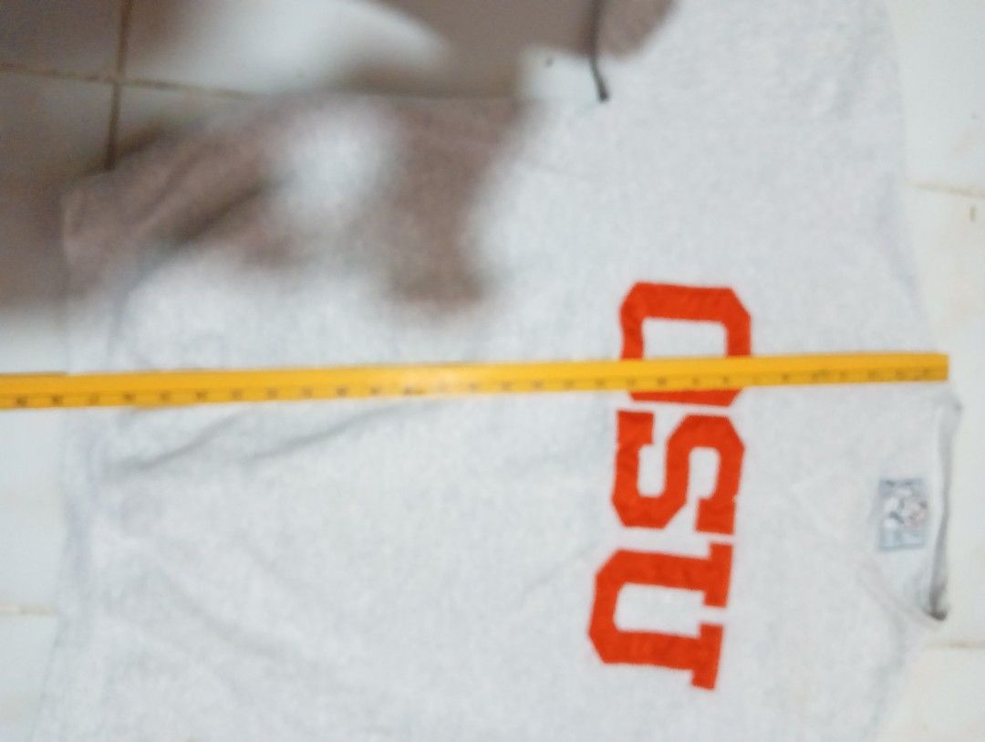 VINTAGE COLLEGE SWEATSHIRT (Category: Coats, Jackets and Outerwear) located in Santa Cruz. Submitted by shoeg (Listing ID 1270576508, Image 3). Description: xl.