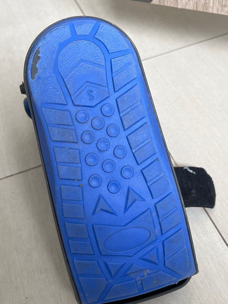 Walker boot (Category: Other Assistive Aids) located in Singapore. Submitted by turtle99 (Listing ID 1270511335, Image 4). Description: Small size Used indoor only No more needed after recovered from foot injury so selling .