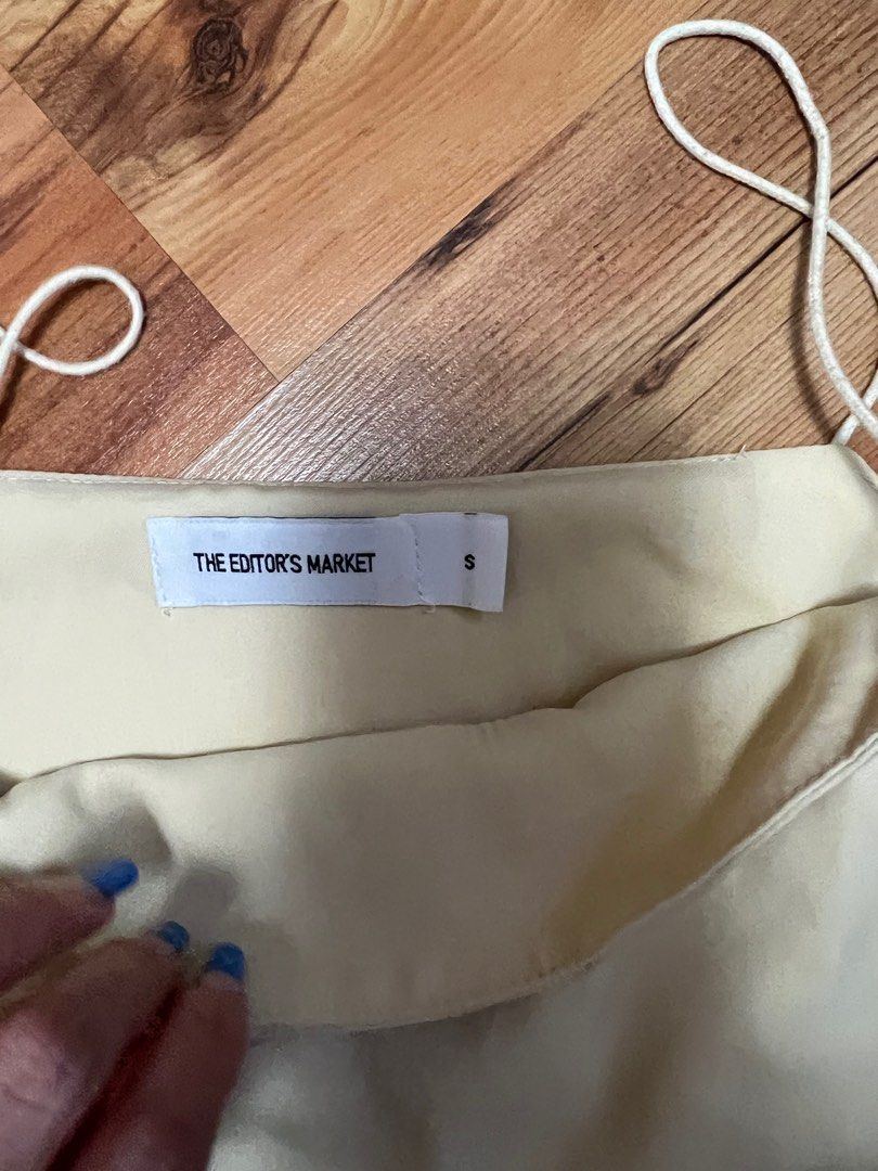 White Basic Tops (Category: Blouses) located in Singapore. Submitted by pris3578 (Listing ID 1270553614, Image 10). Description: 1 for $10! From various blog shops - mostly brand new :) Negos for fast deals!.