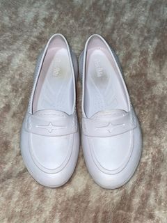 White rubber shoes (duralite)