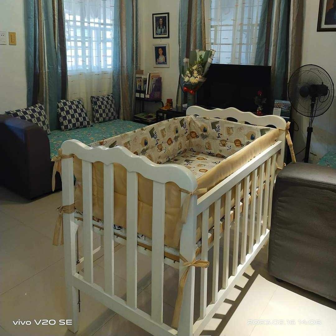 White Wooden Crib (24x40) (Category: Cots & Cribs) located in Bulacan. Submitted by declutterwithabby (Listing ID 1270520645, Image 1). Description: •Size 24x40 •Elegant Wave design •Co-sleeper Crib / Dropside •Foldable •Inclusion: 2" uratex foam •Originally bought from Enrico's Crib worth 6,500 php •Selling for 4,000php only •Used with care •RFS: baby prefers cosleeping ever since + for play pen na din sya •Pick up or Meet-up: Baliuag, Bulacan /
