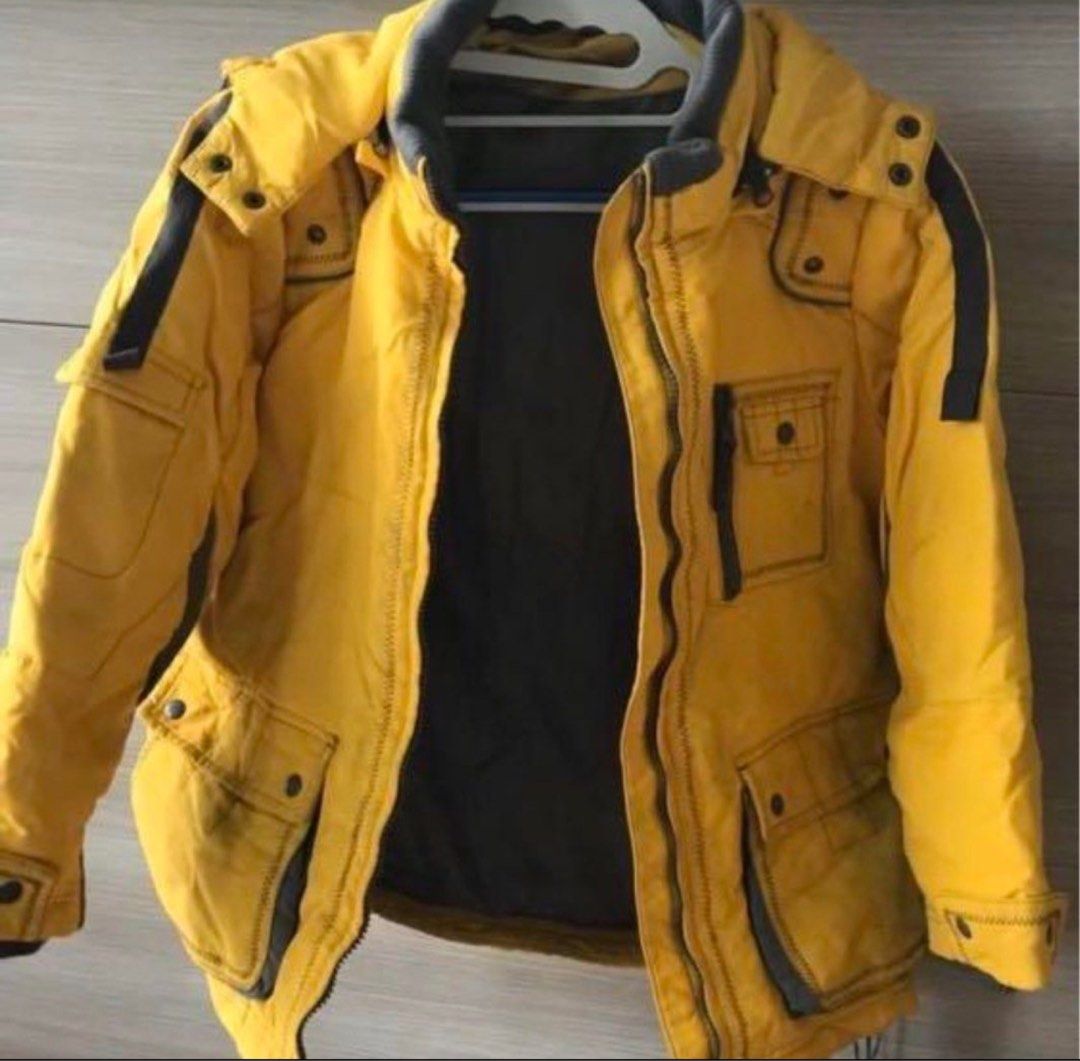Winter Jacket (Category: Babies & Kids Fashion) located in Singapore. Submitted by akool (Listing ID 1270445664, Image 1). Description: .