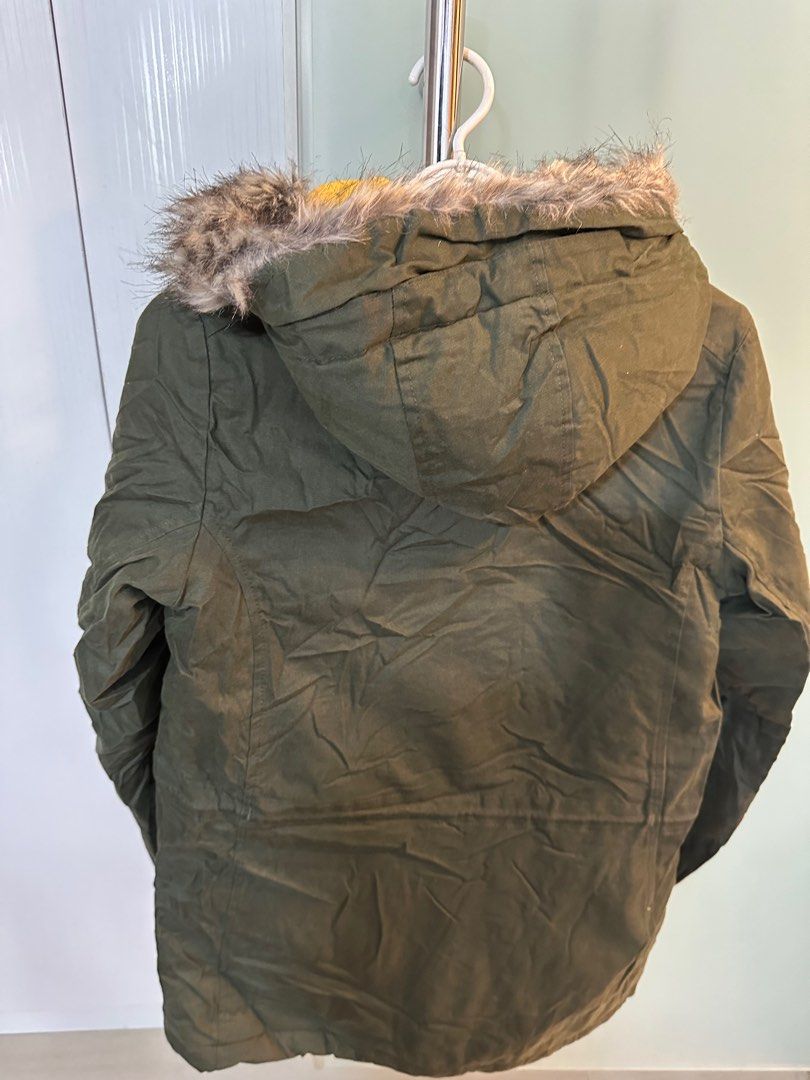 Winter Jacket (Category: Coats, Jackets and Outerwear) located in Singapore. Submitted by sha76 (Listing ID 1270545721, Image 3). Description: Timberland parka, S-M size ladies - .