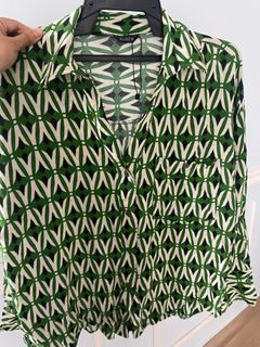 (Category: ) located in . Submitted by mnwardrobe (Listing ID 1270455919, Image 1). Description: .