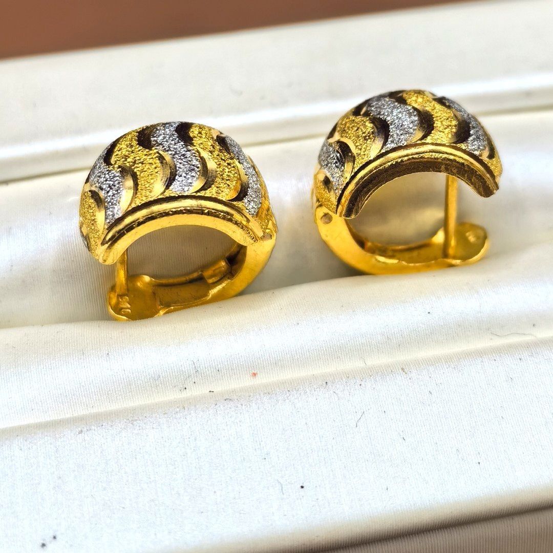 Gold ring top and earring set