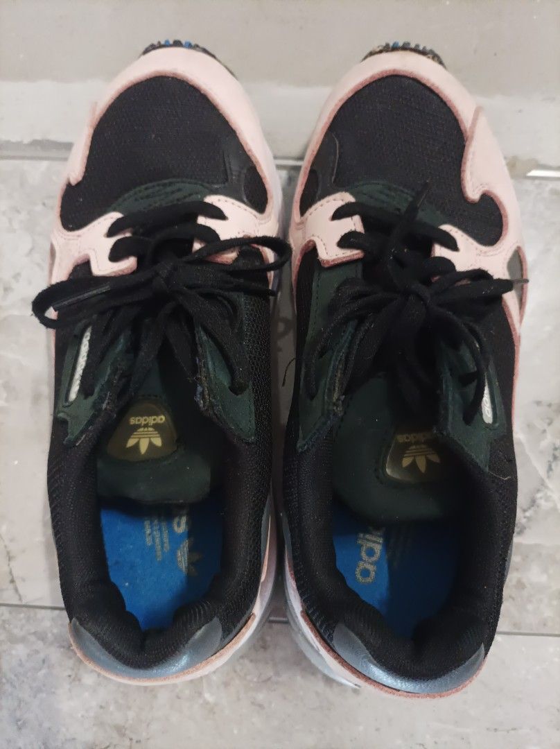 Falcon shoes shop black and pink