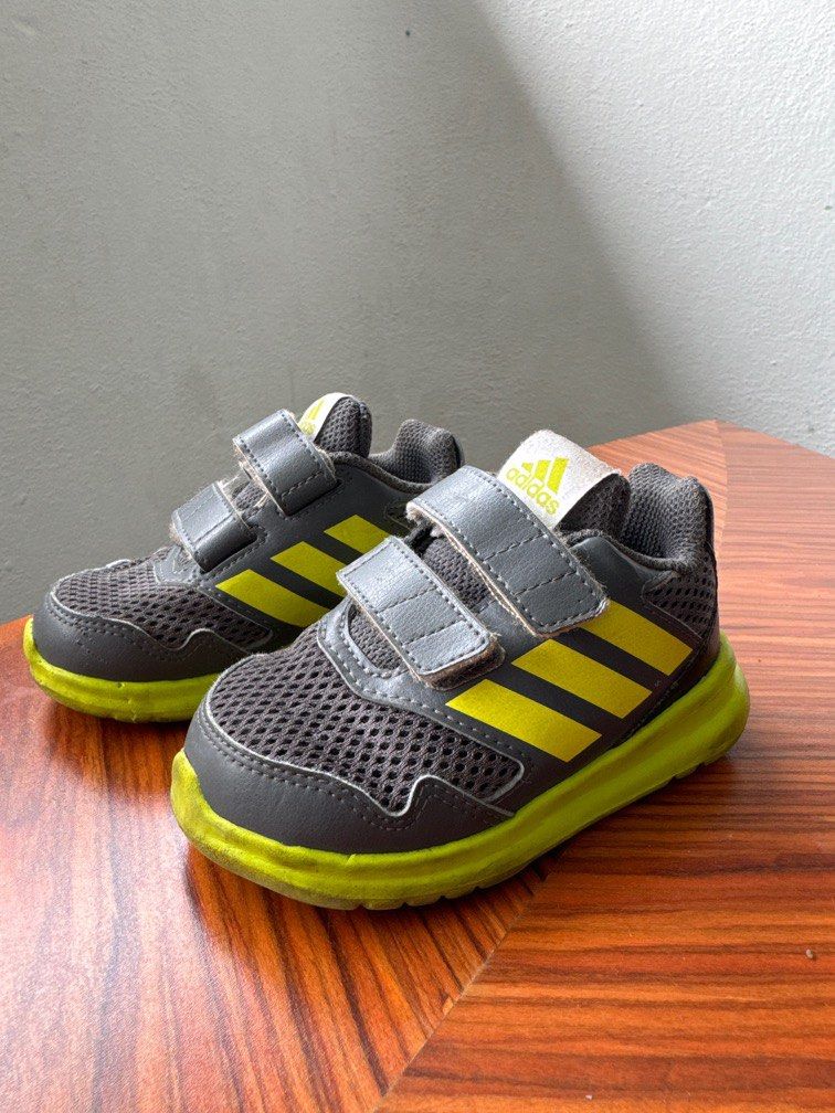 Adidas kids 2025 shoes size 1