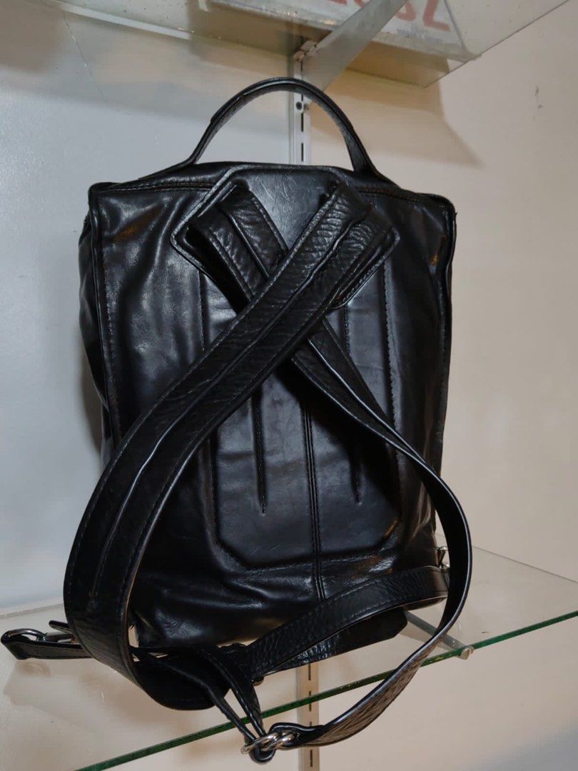 alexander wang ORIG (Category: Luxury Bags & Wallets) located in Davao. Submitted by daneyvintage (Listing ID 1270750858, Image 2). Description: no issue.