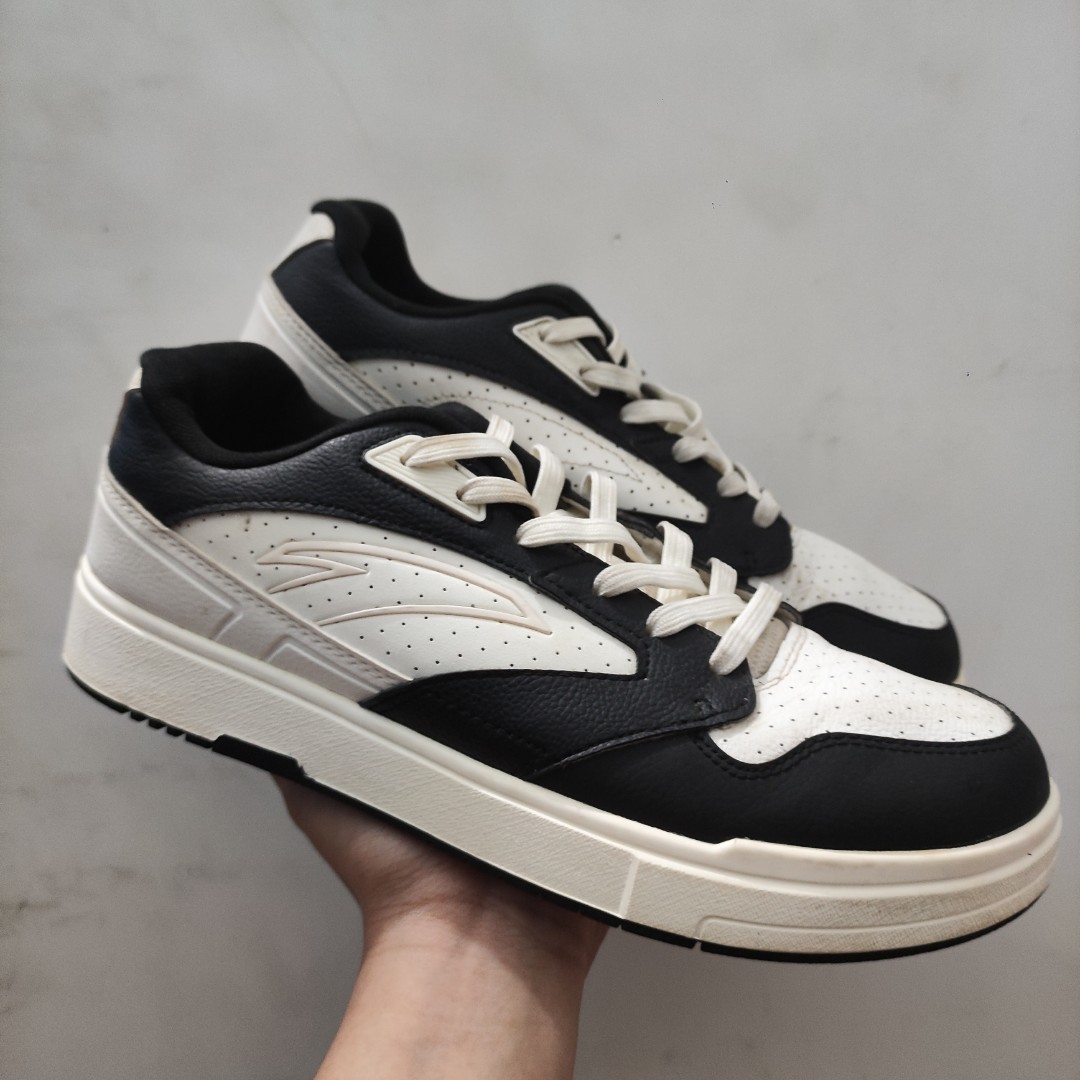 ANTA SNEAKERS, Men's Fashion, Footwear, Sneakers on Carousell