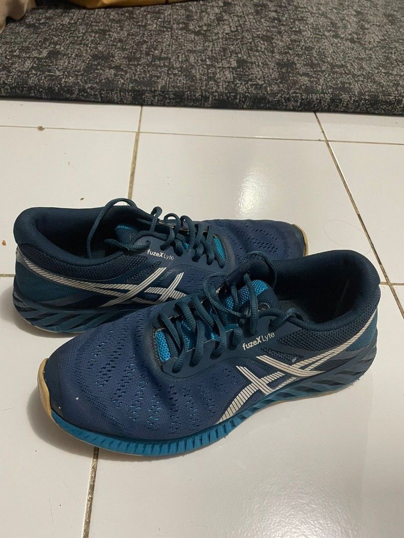 Sepatu asics fuzex store