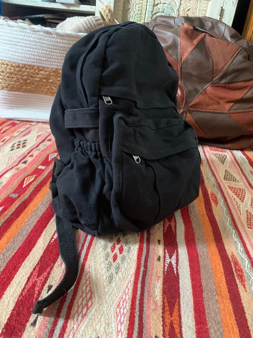 Backpack （分類：背囊）位於 Hong Kong。 由 heatblasttt 提交（商品編號 1270687974，圖片 5）。簡介： Too small for me Brand new condition DM for more information and pictures 。