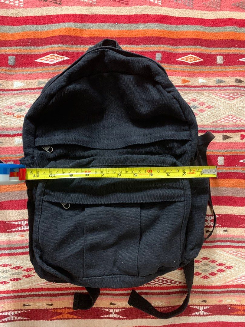 Backpack （分類：背囊）位於 Hong Kong。 由 heatblasttt 提交（商品編號 1270687974，圖片 7）。簡介： Too small for me Brand new condition DM for more information and pictures 。