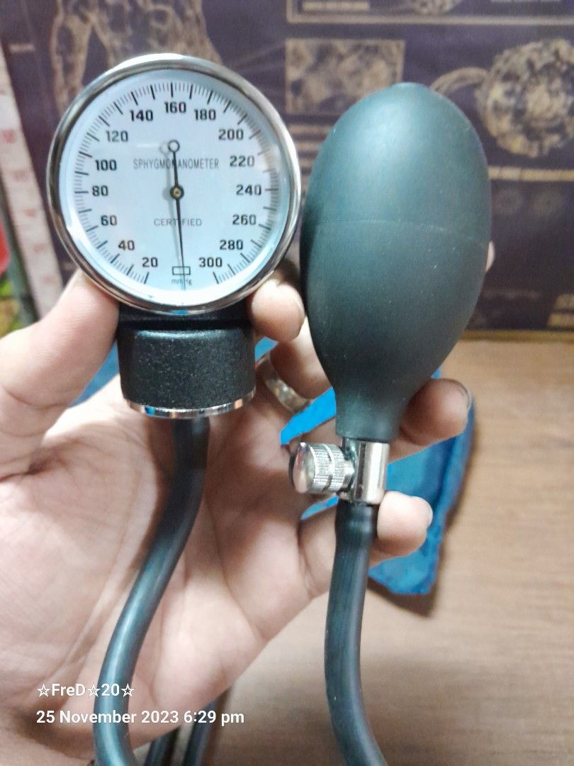 Blue Cross Heart Mate 1000 Series Aneroid Sphygmomanometer Complete w/ Box, Health & Nutrition