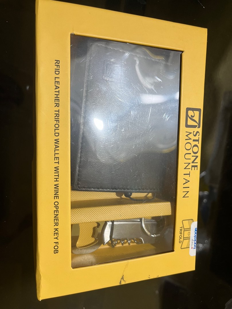 STONE MOUNTAIN trifold RFID wallet for men, Men's Fashion, Watches