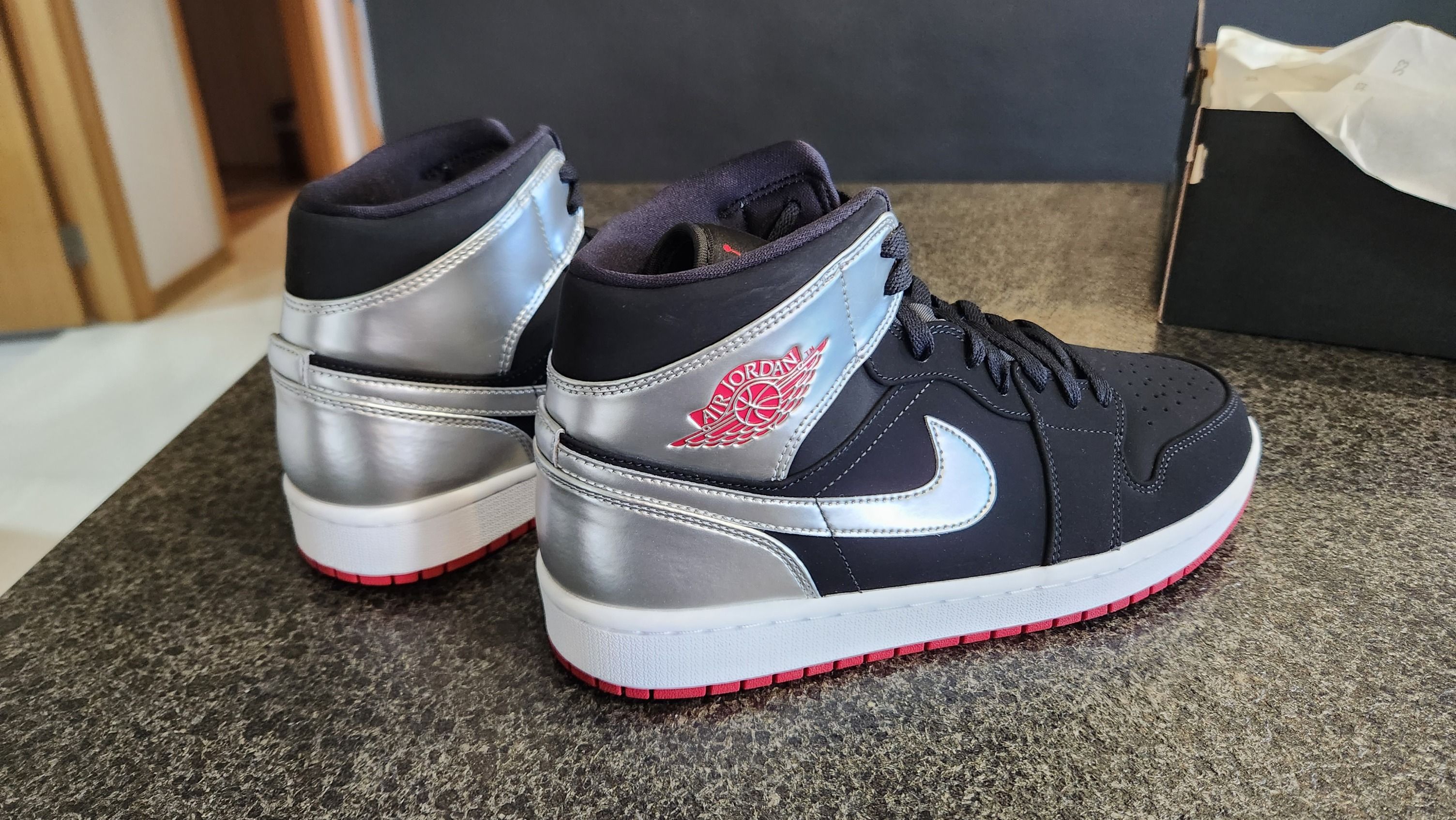 BNIB Air Jordan 1 Mid size 10 US 9 for UK