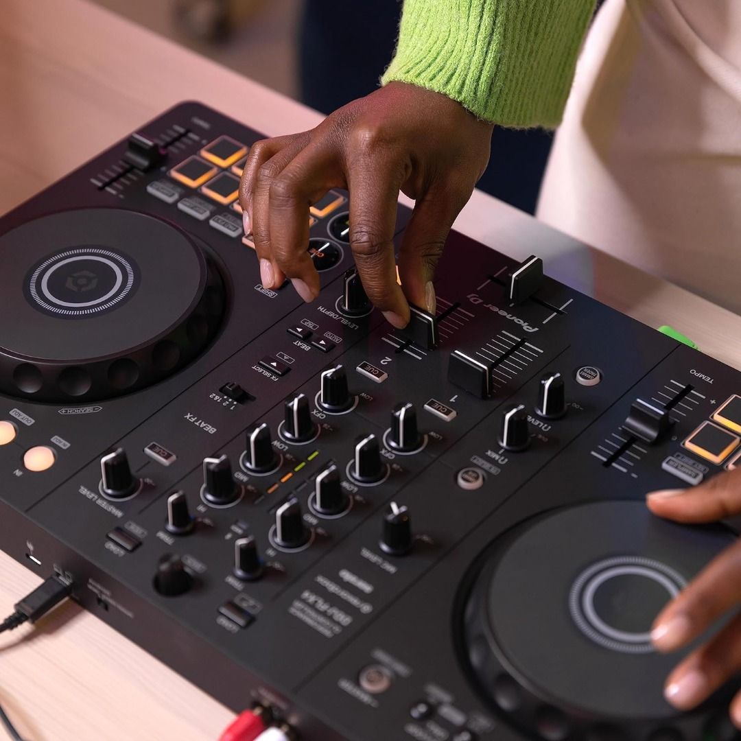 Brandnew Pioneer DJ DDJ-FLX4 2-deck Rekordbox and Serato DJ Controller ...