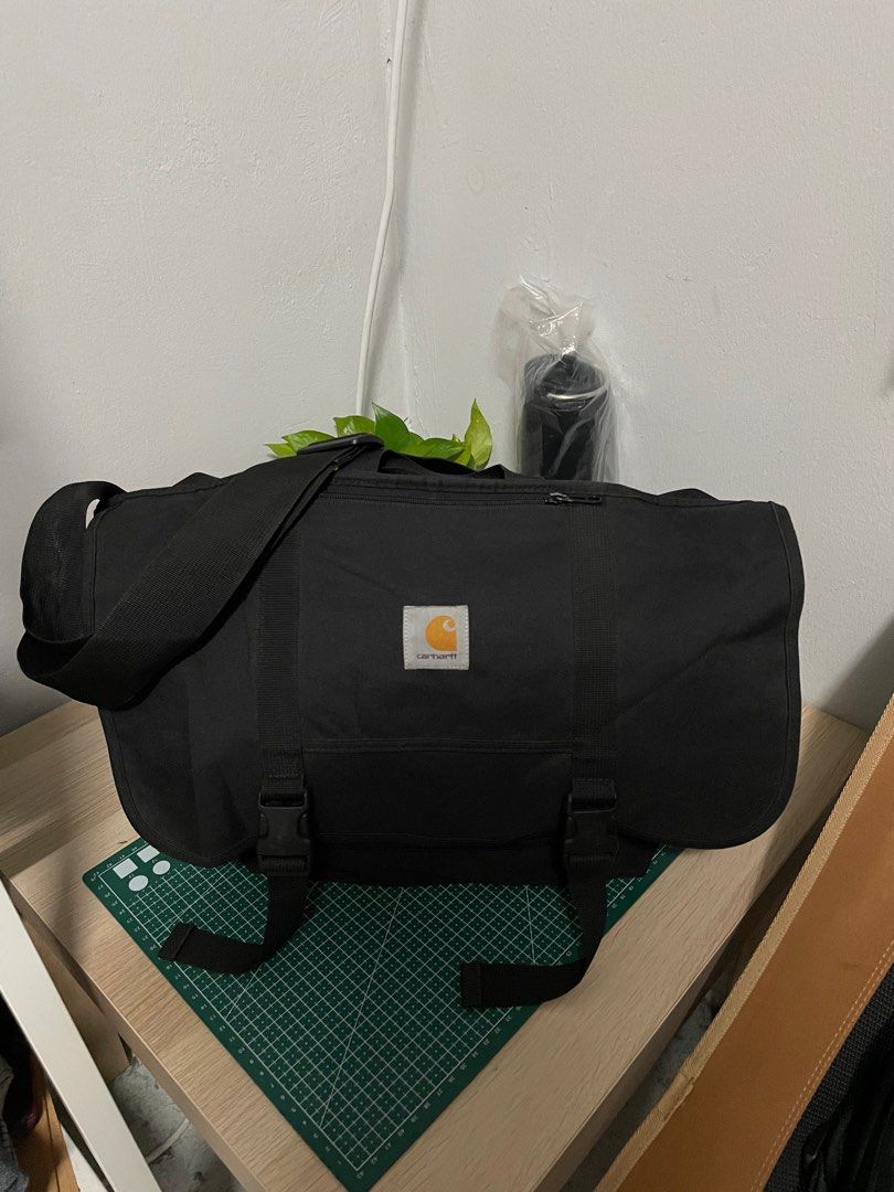 Carhartt Parcel Messenger Bag, Men's Fashion, Bags, Sling Bags on Carousell