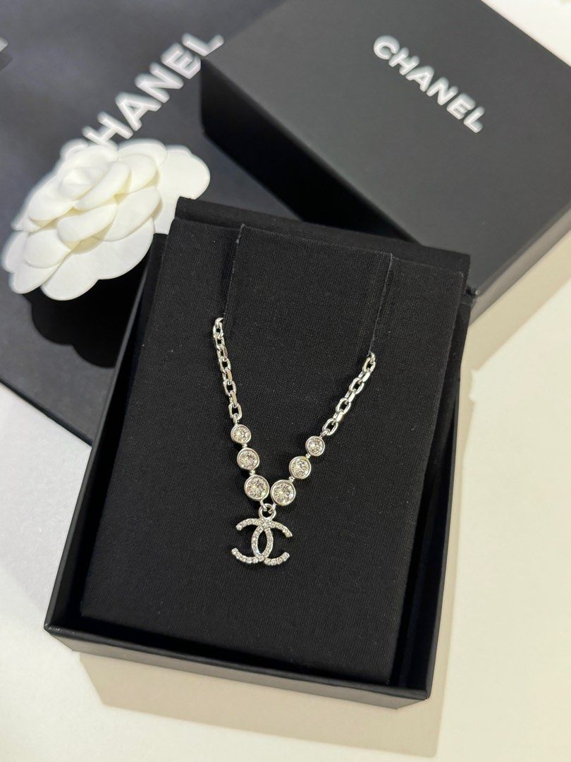 Chanel discount necklace men