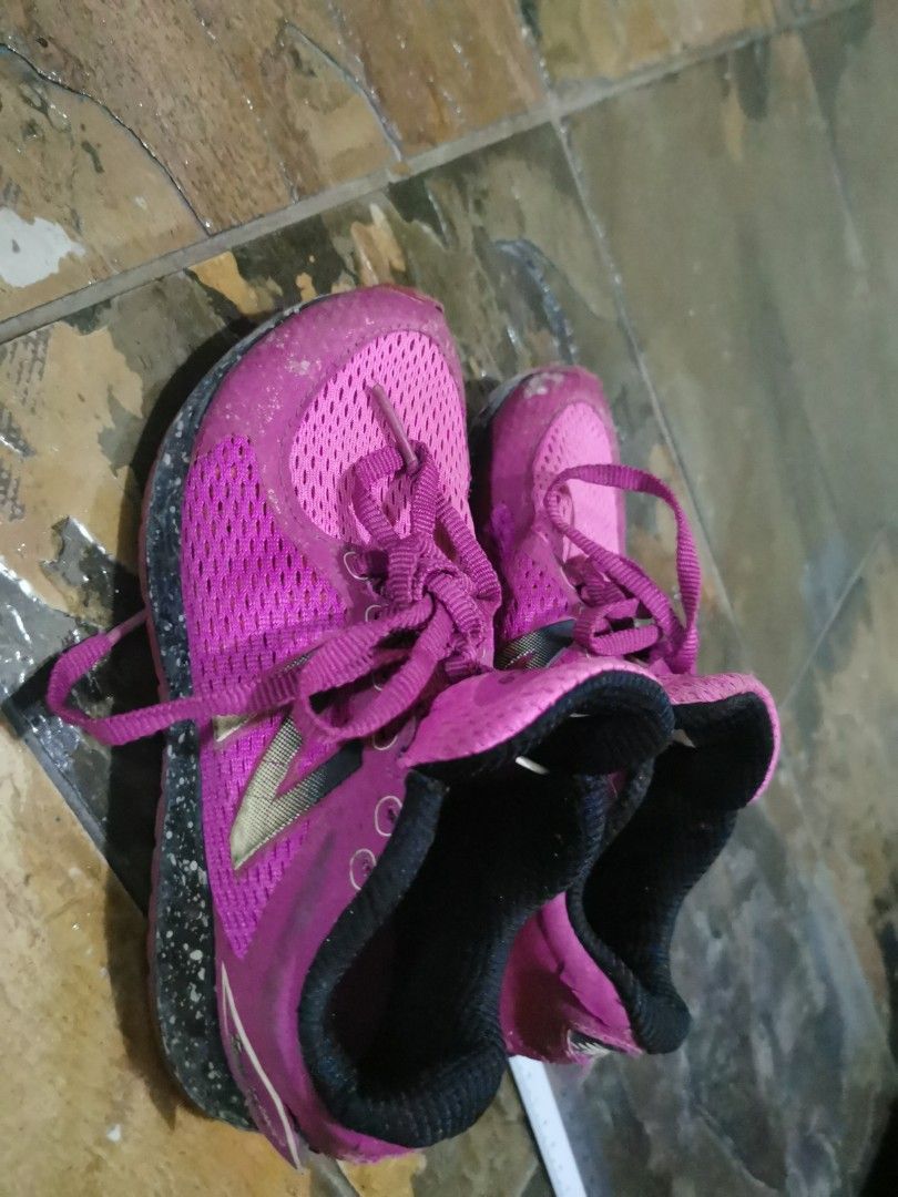 Child sneakers discount