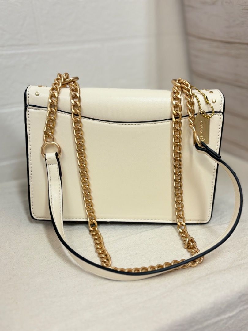 Coach vintage bag （分類：手袋及銀包）位於 Hong Kong。 由 cry_bb_summer 提交（商品編號 1270800057，圖片 3）。簡介： 99%new Size: 22x16cm SF Express。