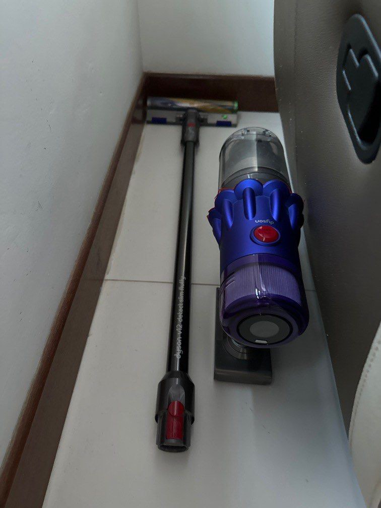 Dyson v12 , (warranty 1/20/24), TV & Home Appliances, Vacuum Cleaner